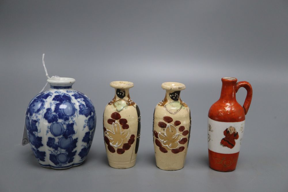 A Chinese blue and white vase and three other items, tallest 10cm